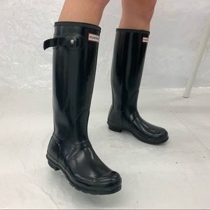 TALL BLACK GLOSSY HUNTER RAIN BOOTS SIZE 7.5-8